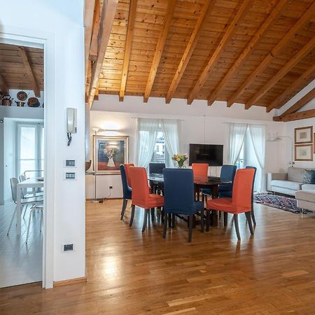 קומו A Casa Nuccia Mansarda By Holiday Solutions מראה חיצוני תמונה