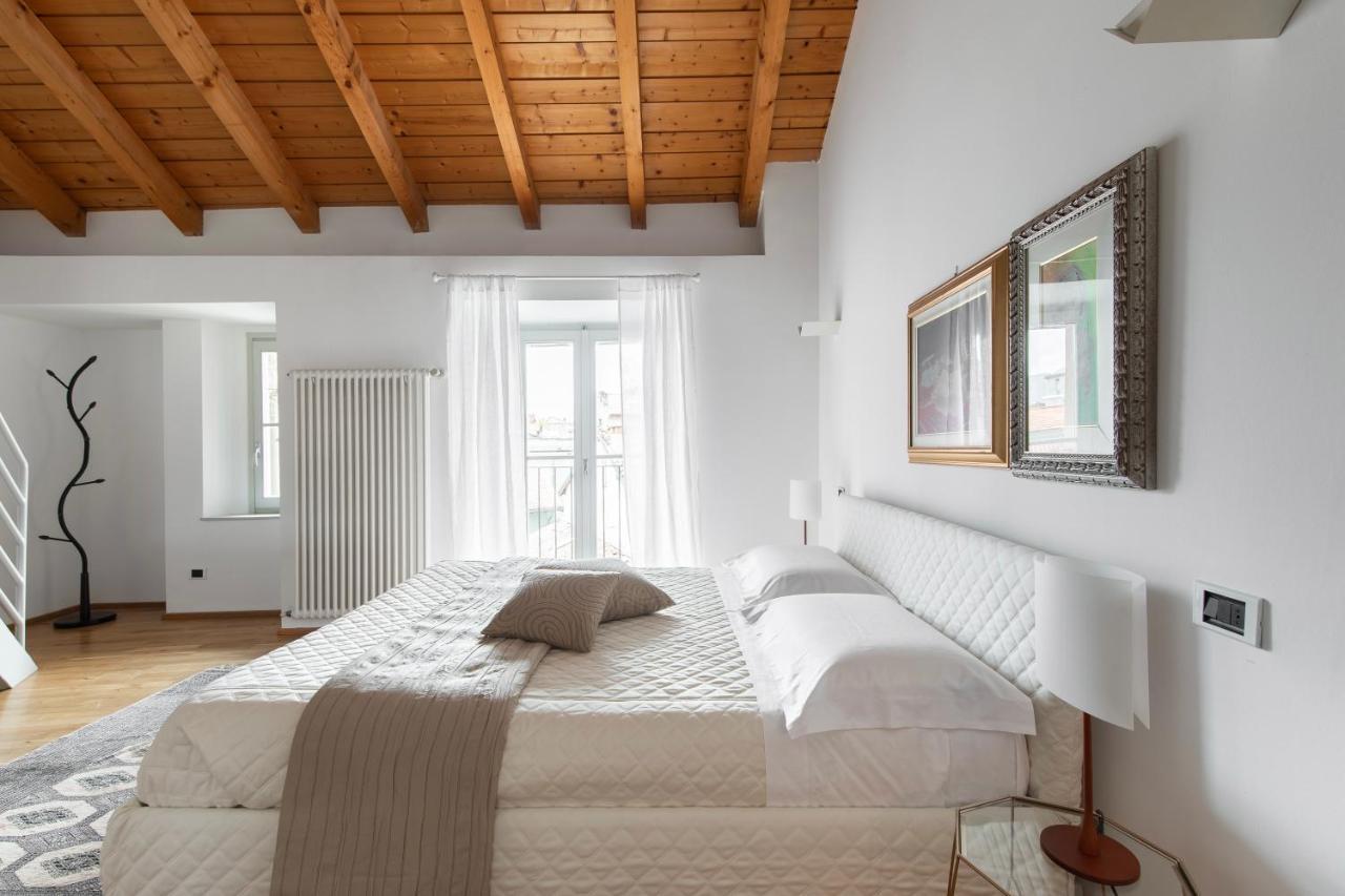 קומו A Casa Nuccia Mansarda By Holiday Solutions מראה חיצוני תמונה
