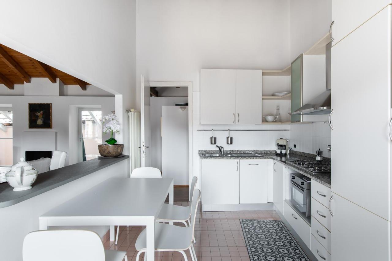 קומו A Casa Nuccia Mansarda By Holiday Solutions מראה חיצוני תמונה