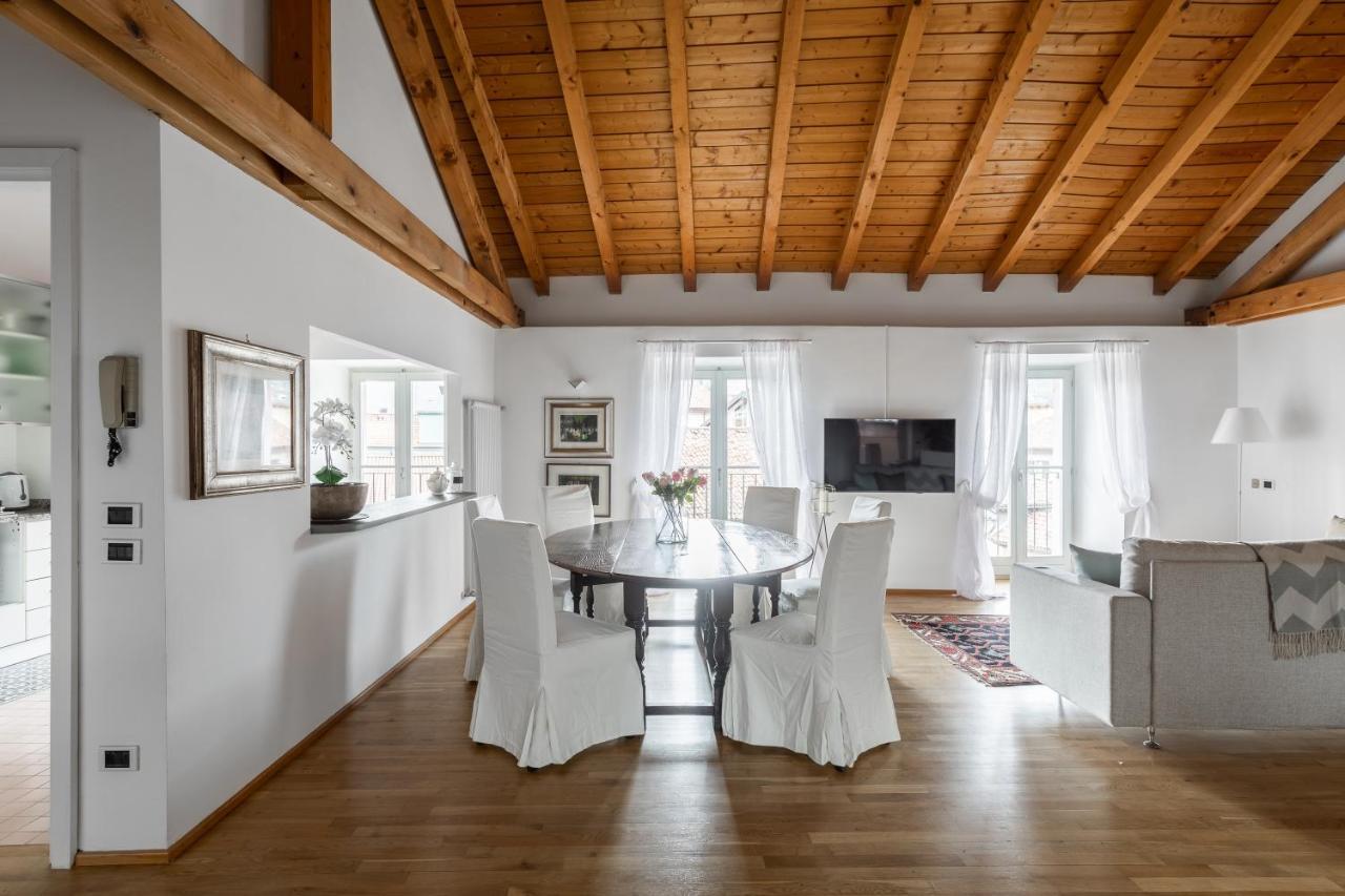 קומו A Casa Nuccia Mansarda By Holiday Solutions מראה חיצוני תמונה