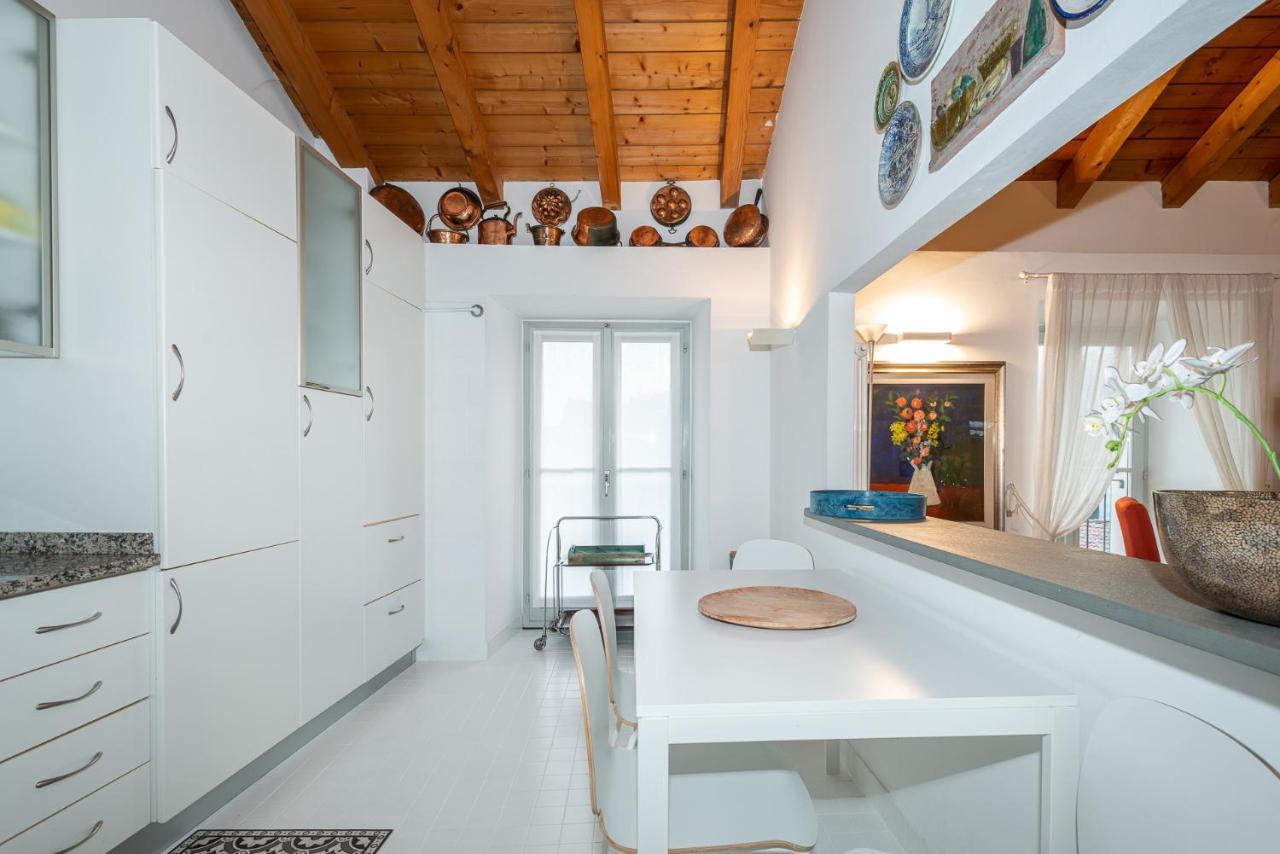 קומו A Casa Nuccia Mansarda By Holiday Solutions מראה חיצוני תמונה