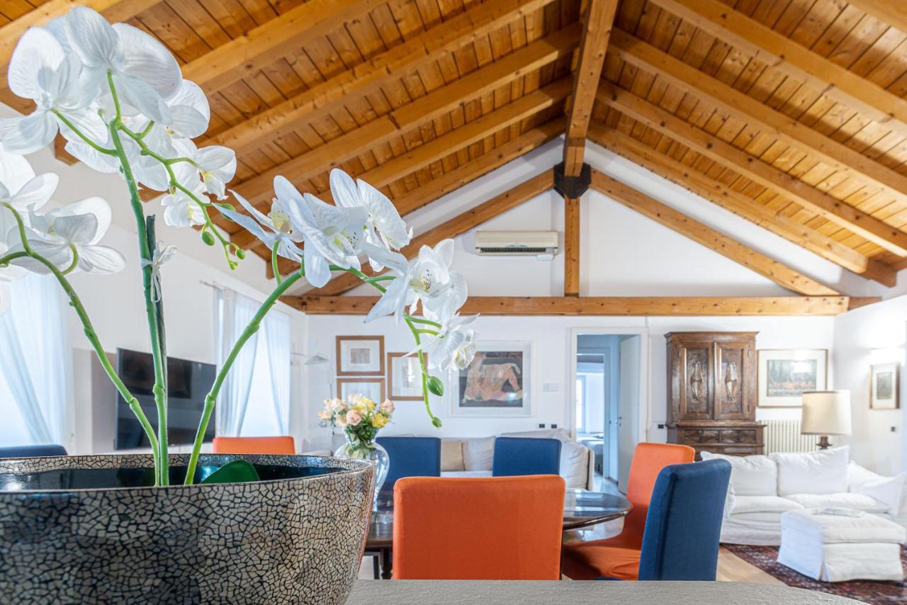 קומו A Casa Nuccia Mansarda By Holiday Solutions מראה חיצוני תמונה
