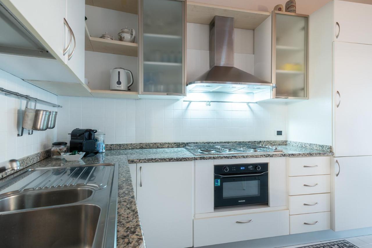 קומו A Casa Nuccia Mansarda By Holiday Solutions מראה חיצוני תמונה