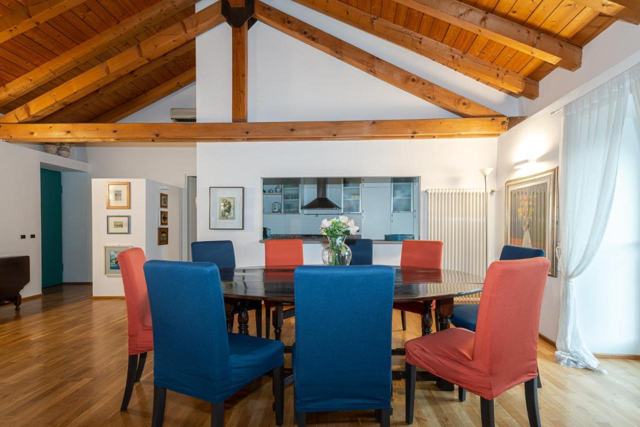 קומו A Casa Nuccia Mansarda By Holiday Solutions מראה חיצוני תמונה