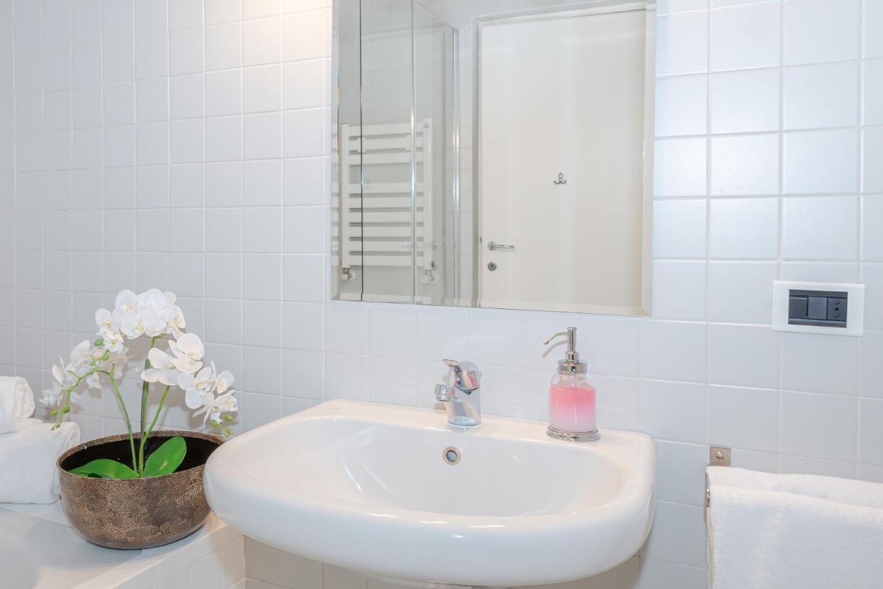 קומו A Casa Nuccia Mansarda By Holiday Solutions מראה חיצוני תמונה