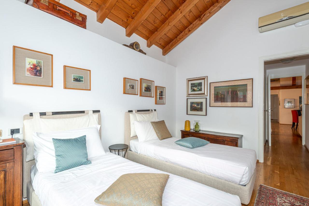 קומו A Casa Nuccia Mansarda By Holiday Solutions מראה חיצוני תמונה